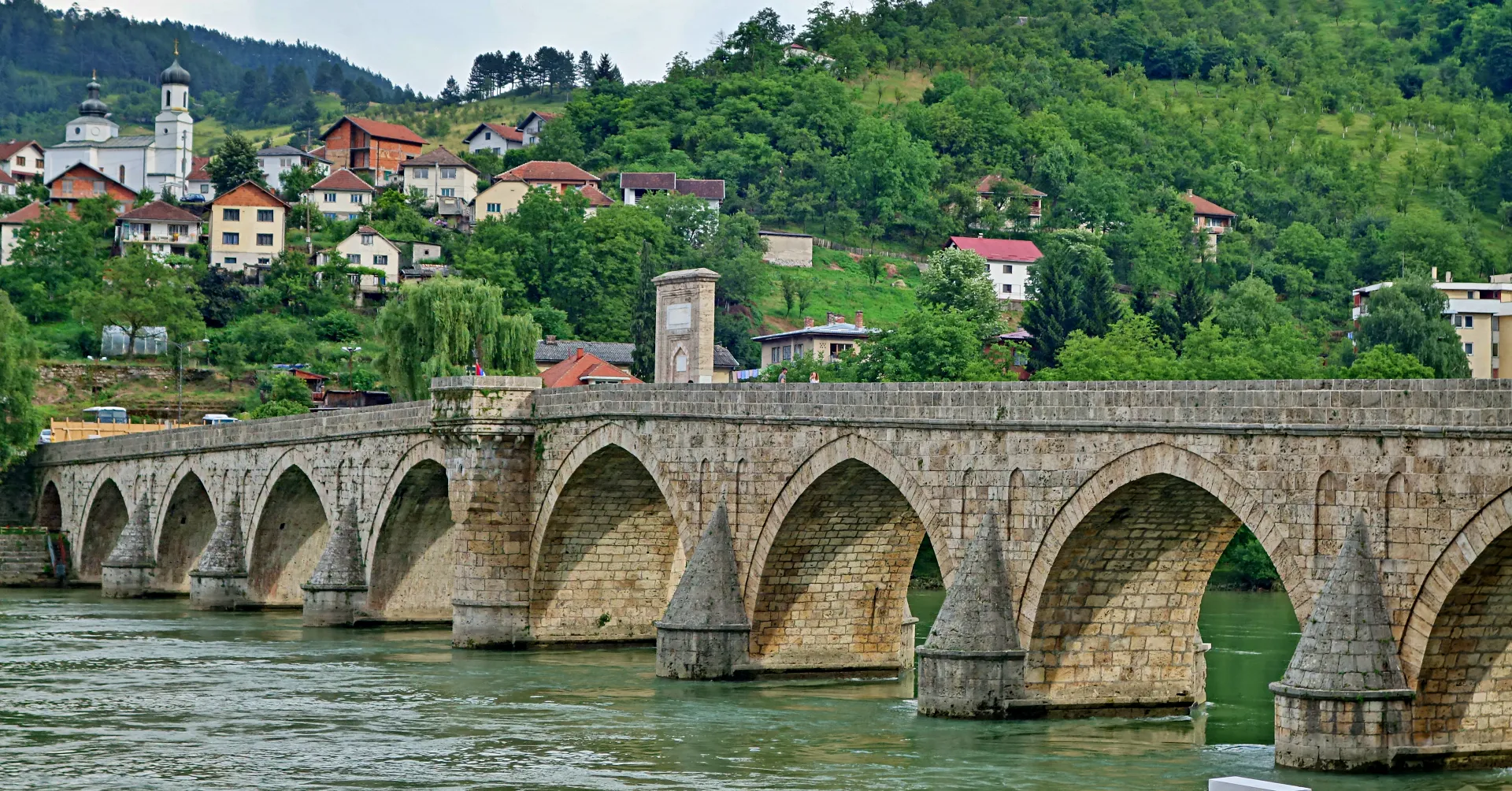 Višegrad, znamenito staro mesto na reki Drini