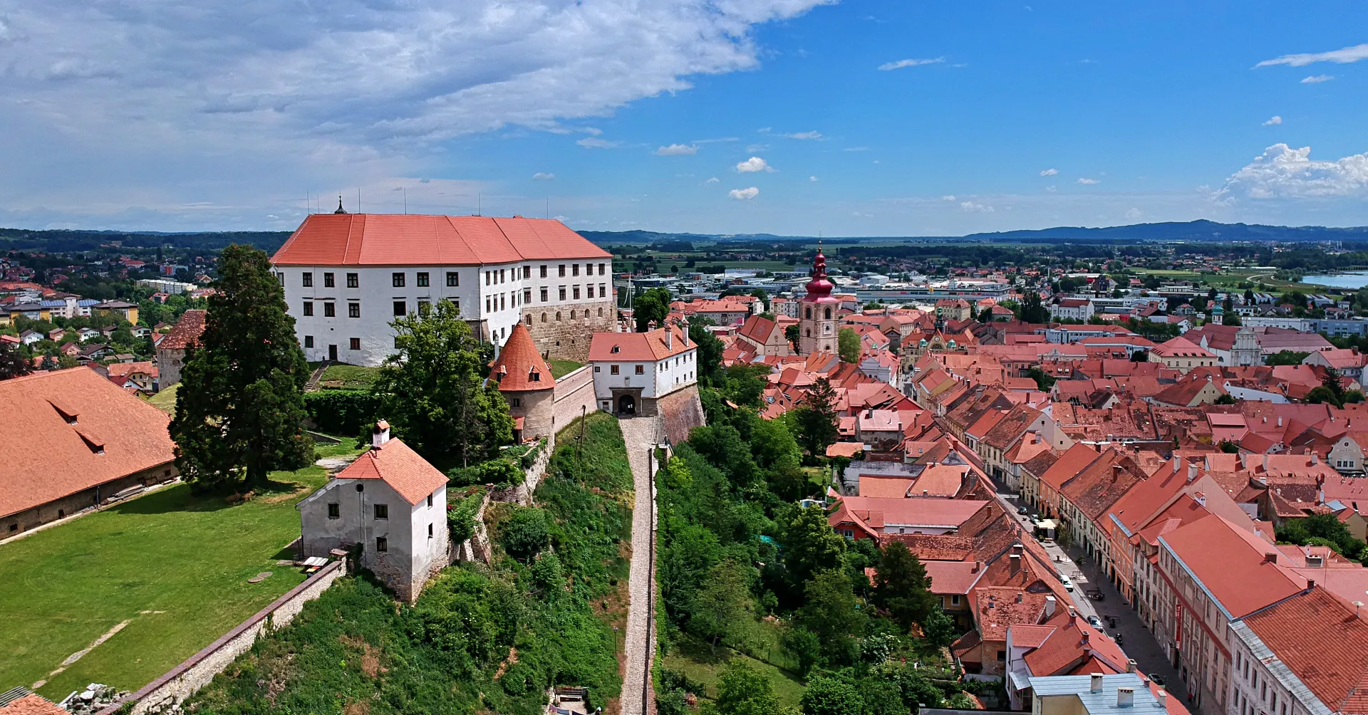 Najstarejše slovensko mesto Ptuj v srednjem veku