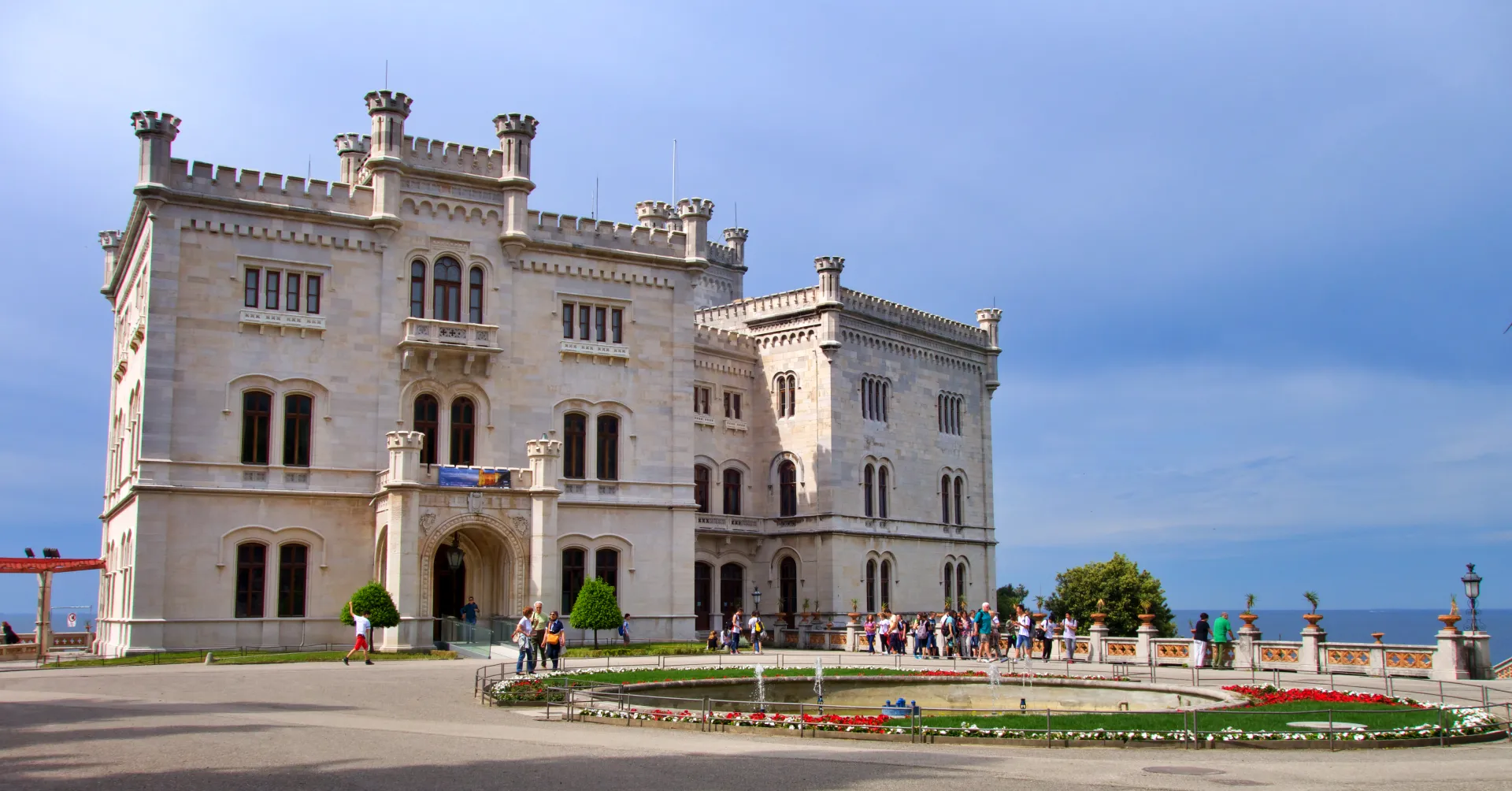 Dvorec Miramare