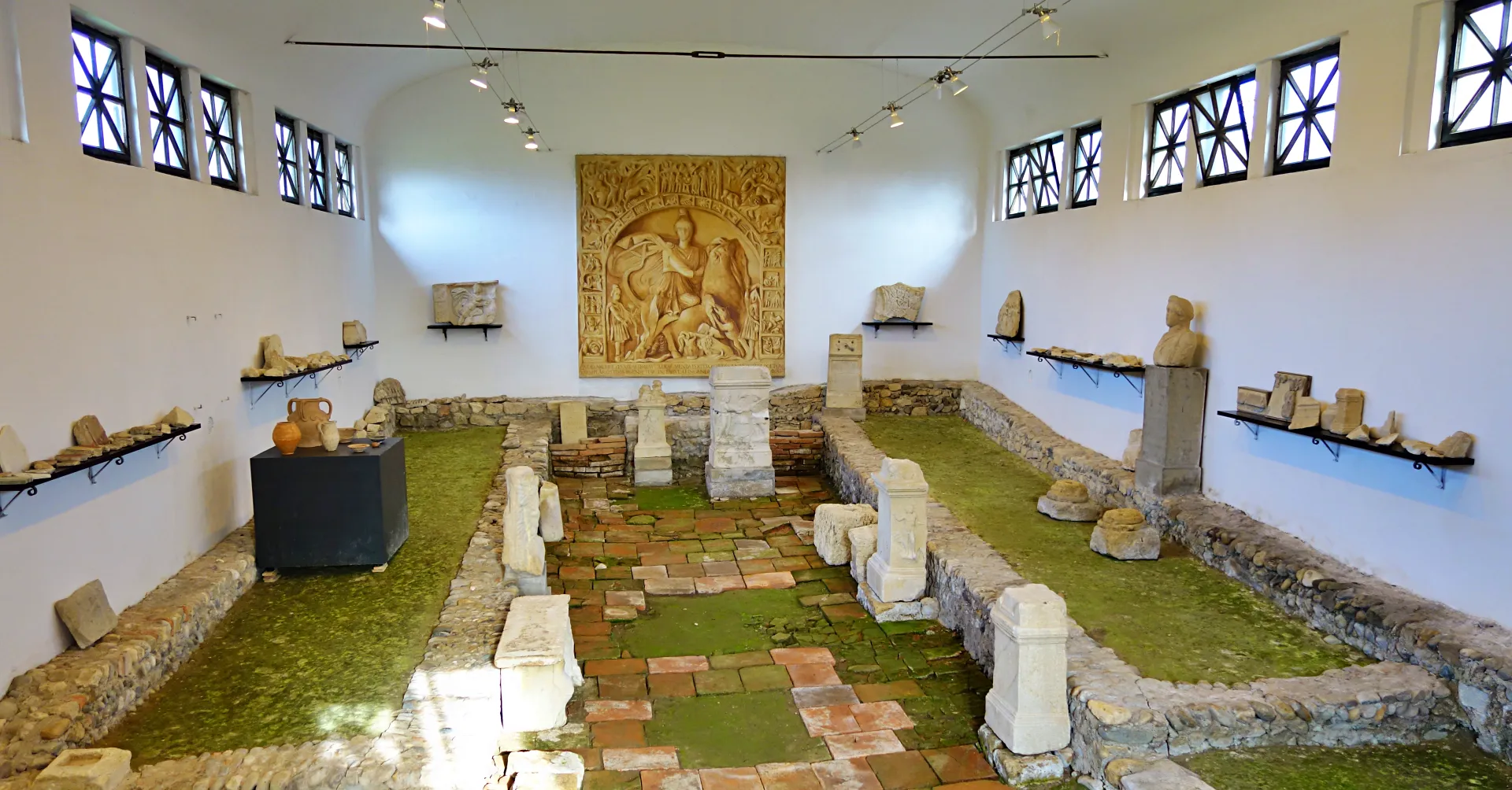 Mitraizem in Mitrova svetišča (mitreji) na Ptuju