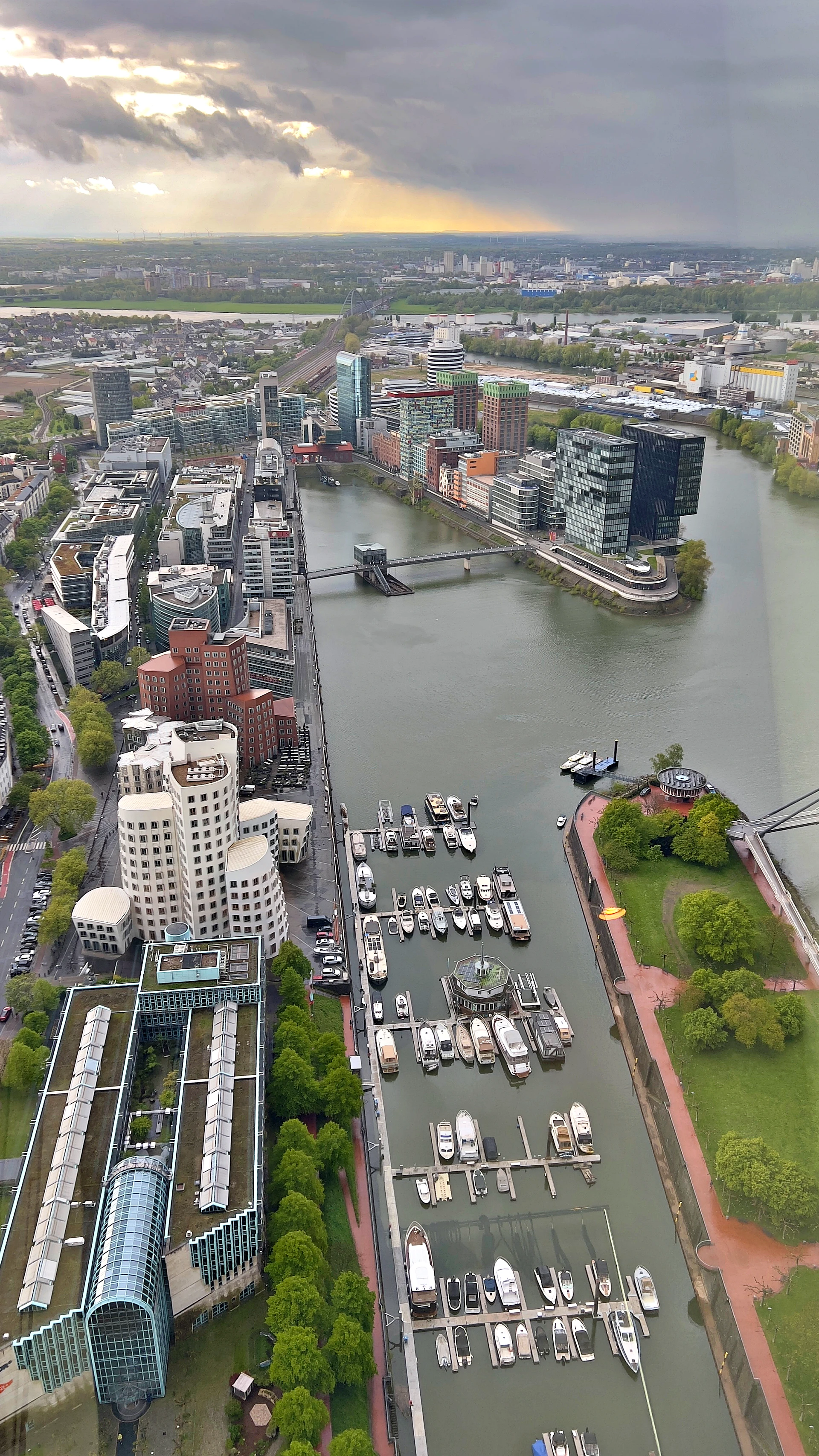 rheinturm-renski-stolp-04