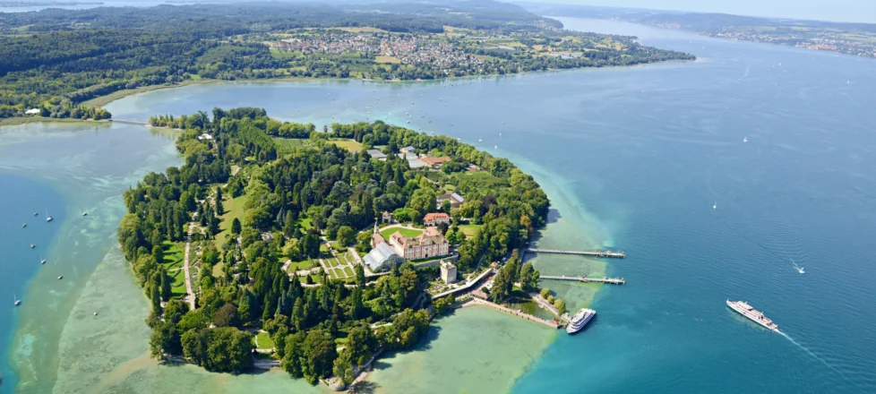 Mainau: Šepet tisočerih cvetov na gladini Bodenskega jezera Mainau: Šepet tisočerih cvetov na gladini Bodenskega jezera
