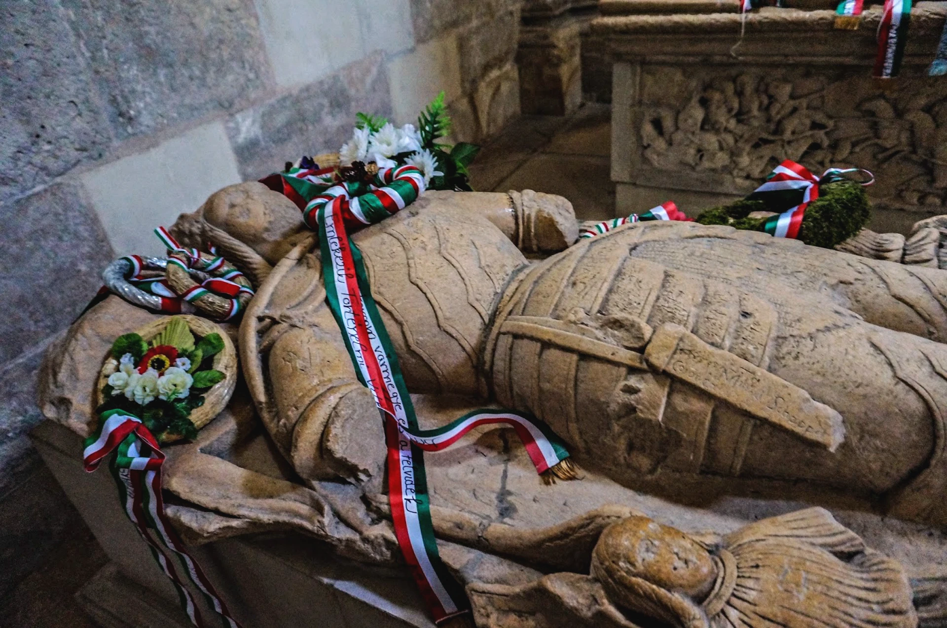 Foto: Grobnica Jánosa Hunyadija (Vir: https://carpediemaroundtheworld.blogspot.com/2017/12/romania-part-x-alba-iulia-ii-cetatea.html)